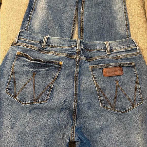 Wrangler Retro Medium Wash Distressed Blue Slim Straight Leg Jeans 38X32 VGUC - Picture 4 of 8